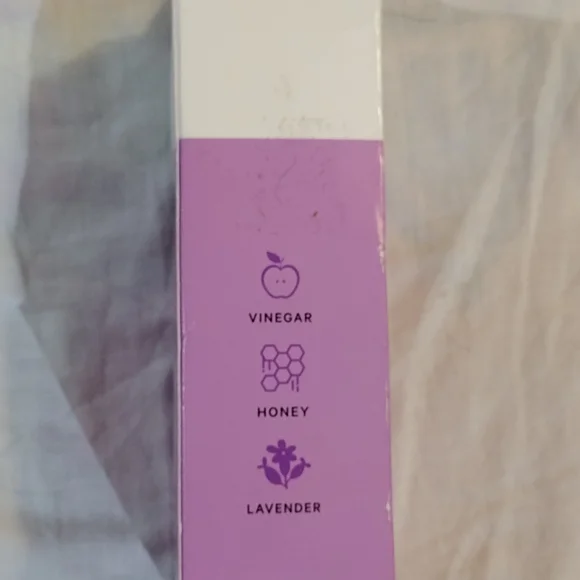 Calming Lavender Bath Bomb - Purple and White - Picture 5 of 6